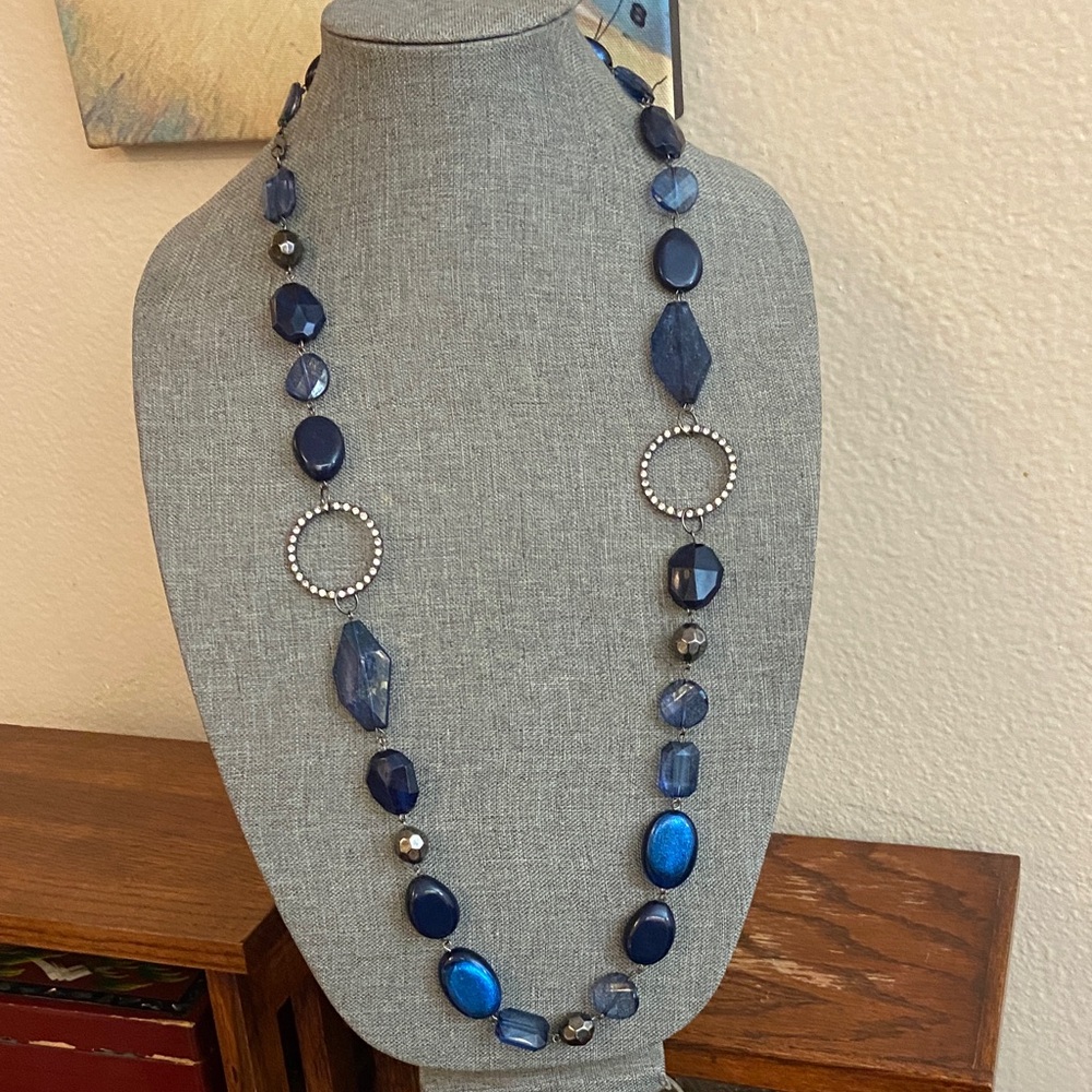 5/$10❤️❤️❤️Vintage 90s Blue Acrylic Beaded Necklace